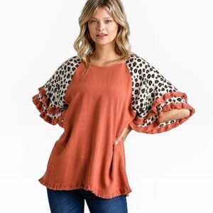 Umgee Rust Color Linen Blend Blouse Leopard Print Flutter Sleeves Fringe Medium